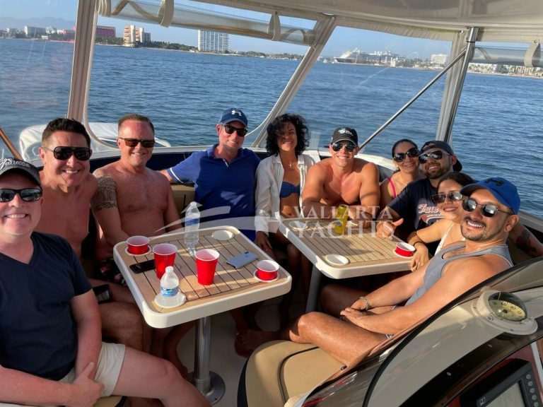 Flybridge dinning area