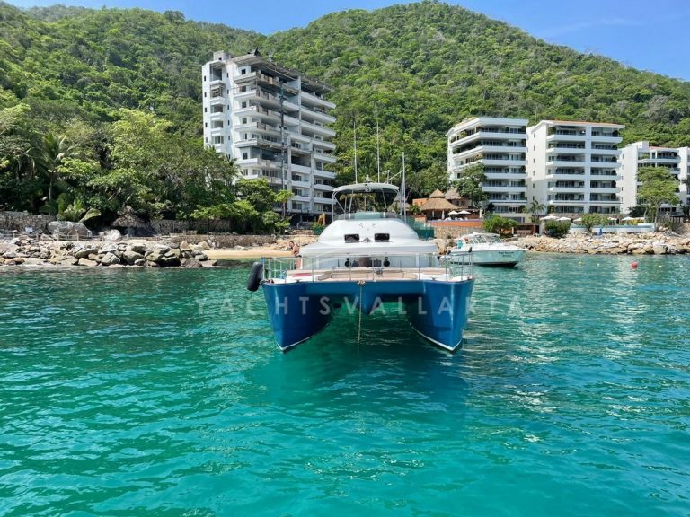 Lagoon 43 Anchorage & mountains