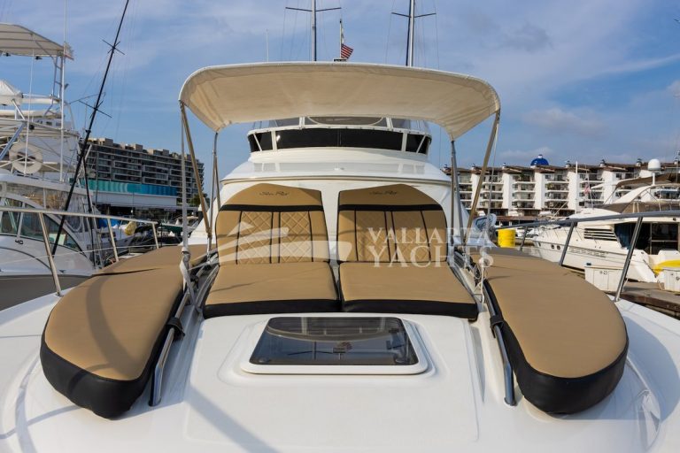 Renta_de_Yates_de_lujo_en_puerto_vallarta_Al Fresco Dinning, lounges & fly roof (3)
