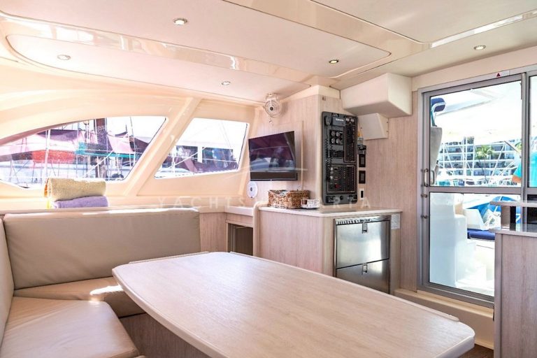 Saloon Dinning Table