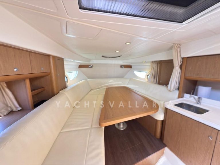 Spacious lower cabin