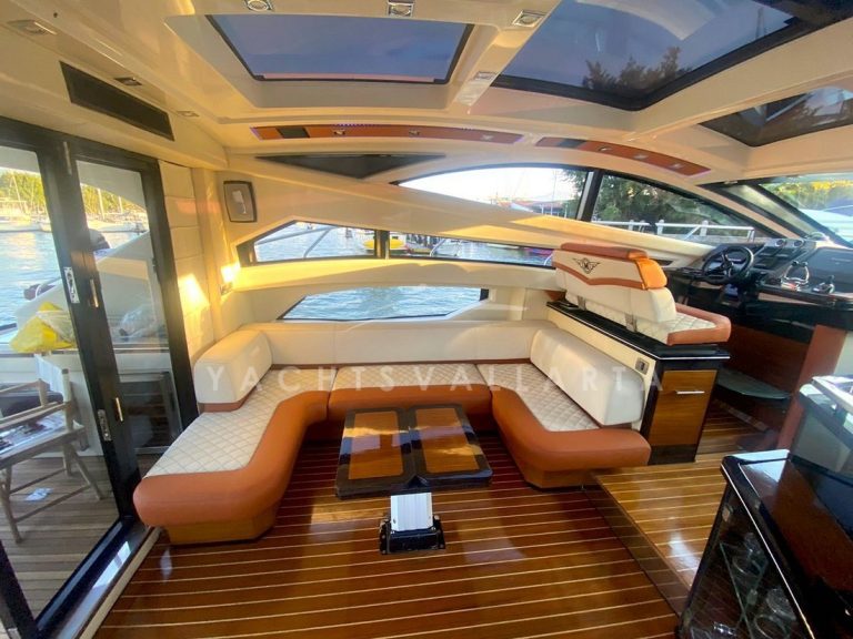 U shaped seat & settee