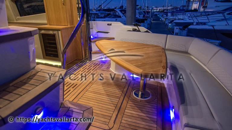 searayl55fly2018_yacht_rental_puerto_vallarta (9)