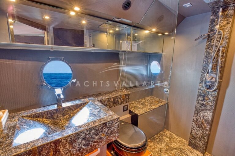 Open Plan spacious Master head w_ shower