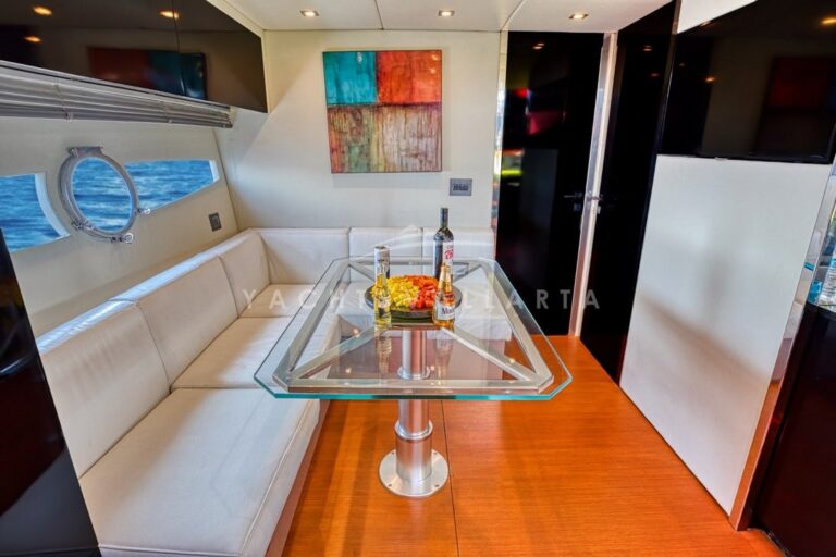 Seating & Lounge w_ table amidship