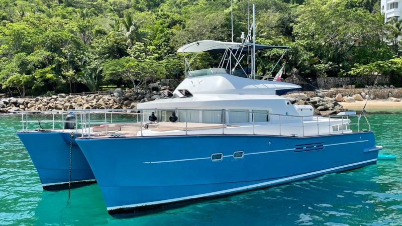 catamaran-rental-puerto-vallarta-Lagoon 43 blue seas anchorage